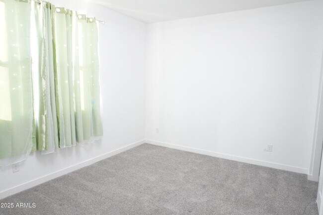 Building Photo - 40562 W Michaels Dr