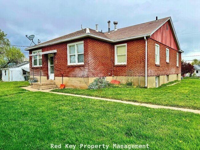 Building Photo - Utah Ave Triplex #2