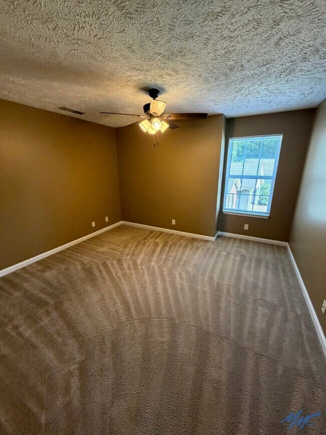 Building Photo - 1415 Owasa Trail