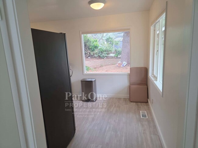 Building Photo - Super Cute Carmel Home Available for Long Term Rental