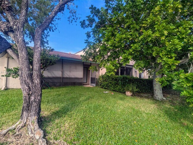 Building Photo - 448 Lakeview Dr