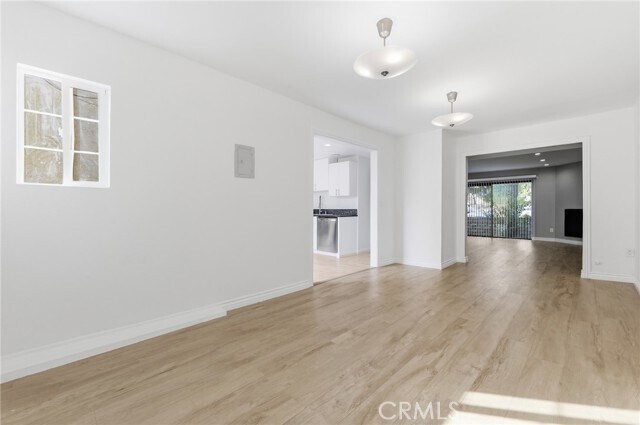 Building Photo - 8633 Balboa Blvd