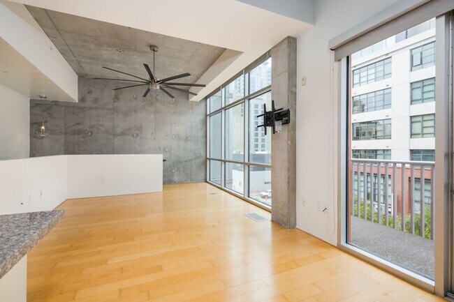 Building Photo - 2 bedroom 2 story East Village loft at Fah...