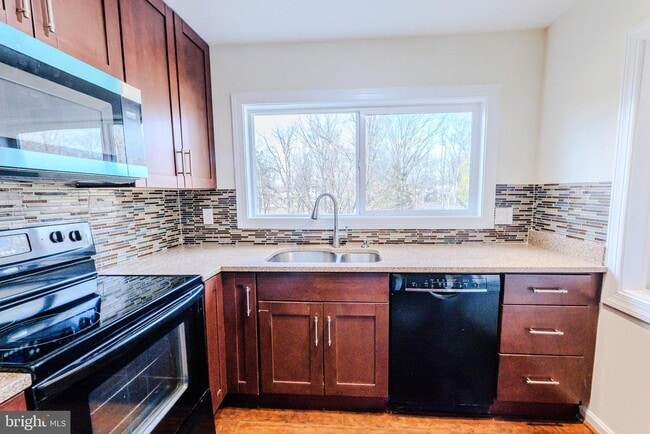 Building Photo - 13373 Hungerford Pl