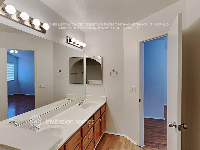 Building Photo - 501 N Red Rock St