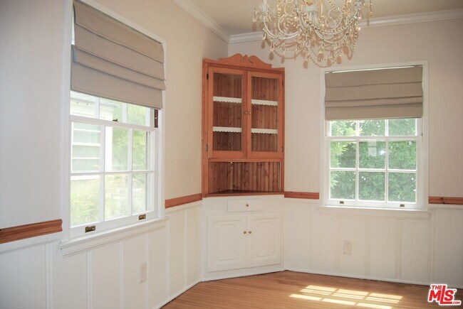 Building Photo - 4653 Farmdale Ave