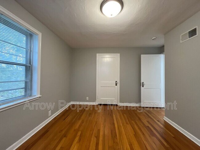 Building Photo - 1515 S 11th St