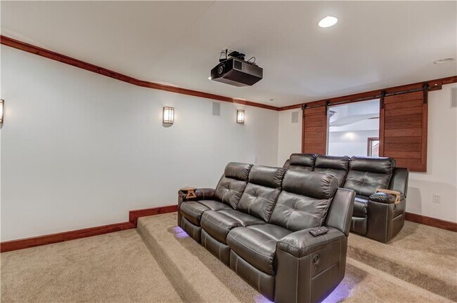 Building Photo - 2870 Roanoke Rd