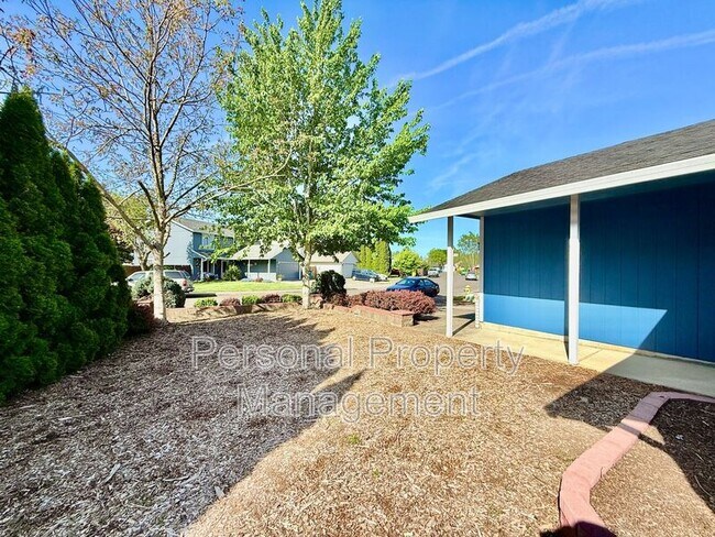 Building Photo - 9719 NE 60th Ave