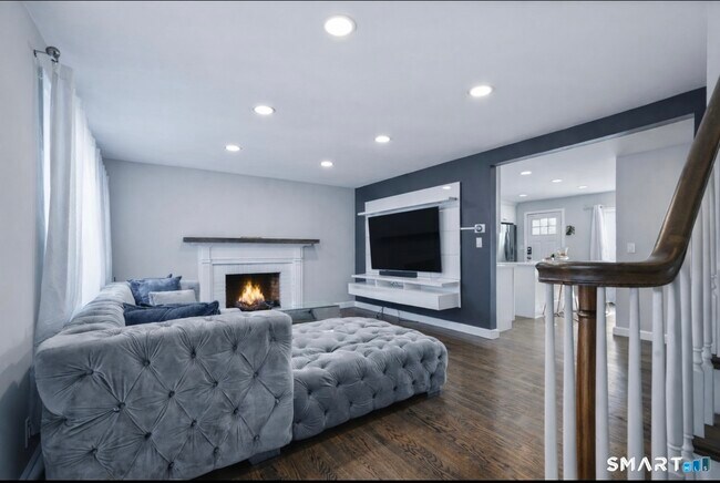 Building Photo - 457 Summit St