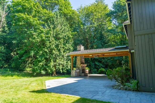 Building Photo - 4bd/3.75ba Woodinville Home