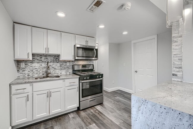 Building Photo - 4012 Fernhill Ave