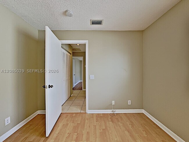 Building Photo - 1380 Presidio Dr