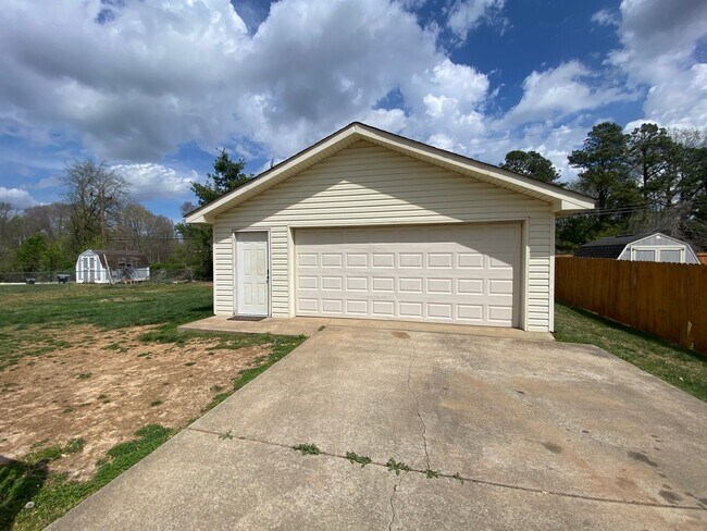 Building Photo - 2719 Knob Ct