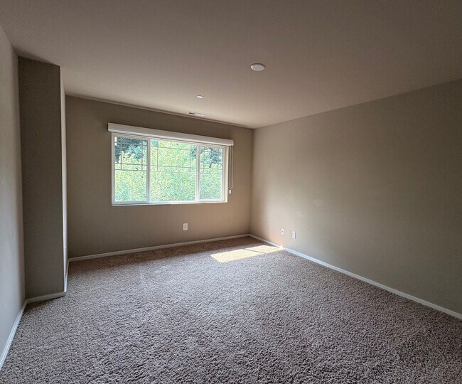 Building Photo - 34822 SE Jacobia St