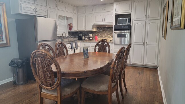 kitchen - 6585 Buckhurst Trl