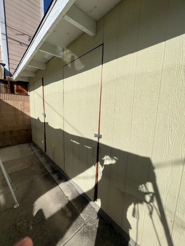 Building Photo - 2 Bed 1 Bath Front House In South Gate