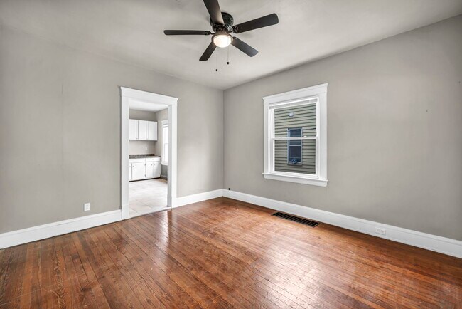 Building Photo - 4093 E 64th St
