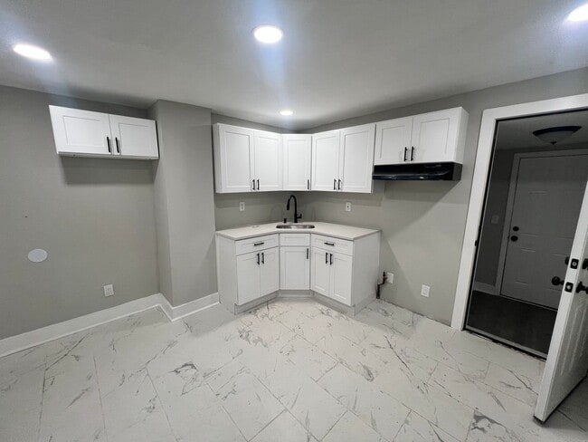 Building Photo - 373 St Joes Ave