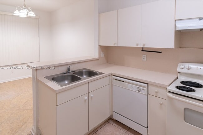 Building Photo - 1410 S Santa Catalina Cir