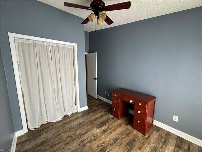 Building Photo - 9706 7th Bay St