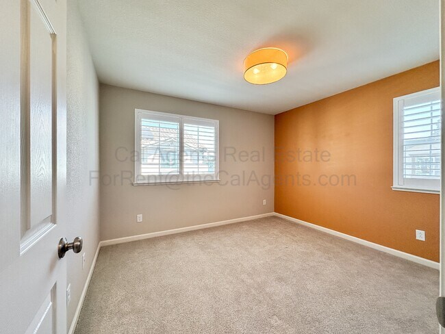 Building Photo - 3331 Rosenblatt St