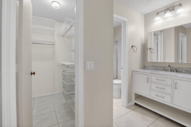 Building Photo - 4944 Equestrian Cir