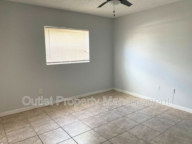Building Photo - 5885 Dahlia Dr