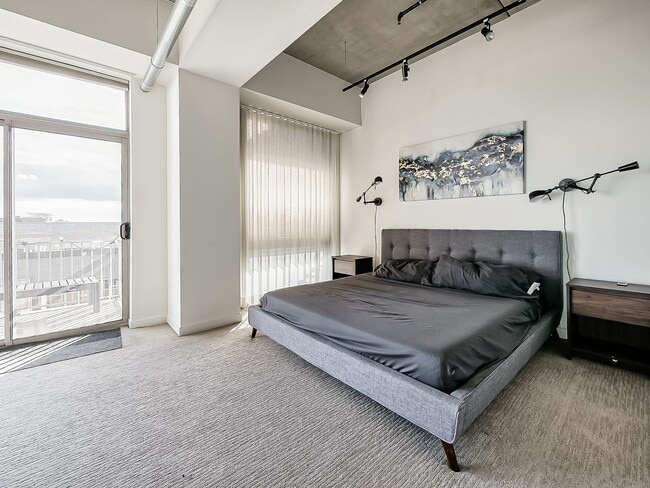 Building Photo - AVAILABLE NOW! Modern and Upscale 2-Bed Condo in Downtown Royal Oak