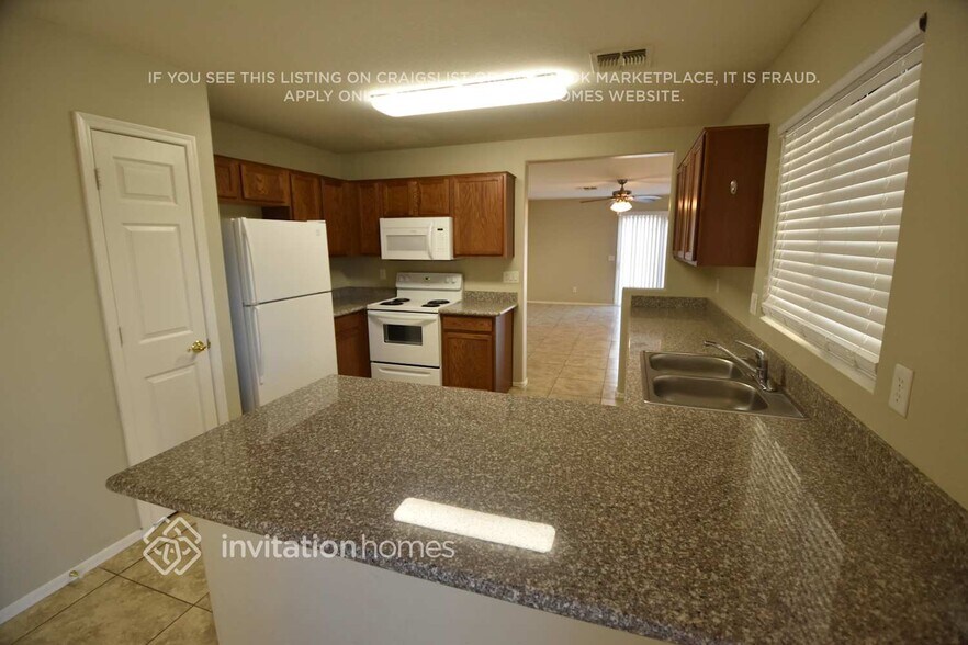 Building Photo - 12470 W Redfield Rd