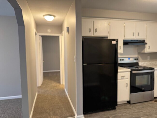 Building Photo - Unbeatable Location off 101st!