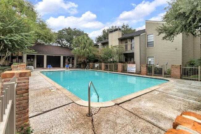 Building Photo - 9707 Richmond Ave.