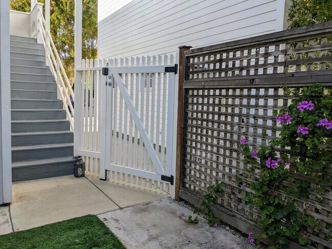 Building Photo - 411 Linnie Canal