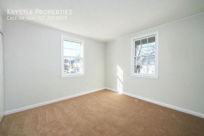 Building Photo - Spacious Condo with Easy Freeway Access