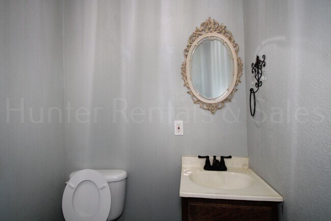 Building Photo - Spacious 4-Bedroom Home with Bonus Room, Large Yard & Solar Panels