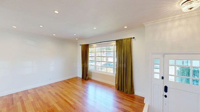 Building Photo - Large Spacious Home with a Pool!