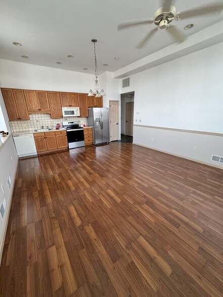 Primary Photo - 34 E Washington St