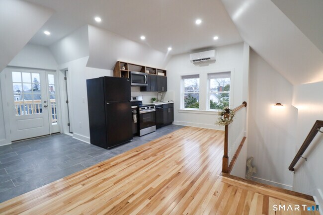 Building Photo - 55 Channing St