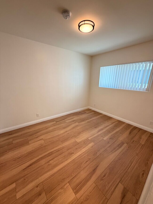 Building Photo - Completely Remodeled 2 Bed, 1 Bath in San Pedro w/ Garage Parking!