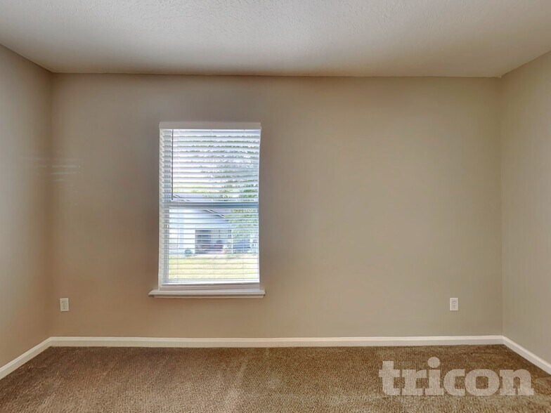 Building Photo - 10818 Birchard Ln