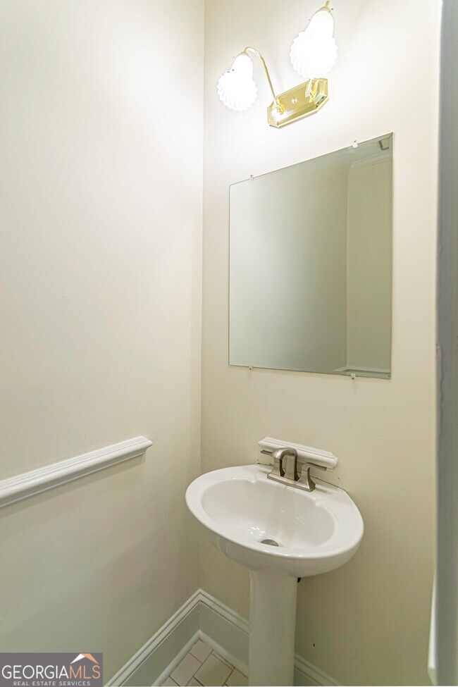 Building Photo - 815 Edgewood Ave NE