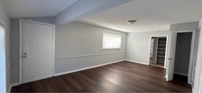 Building Photo - 381 Summerhill Rd