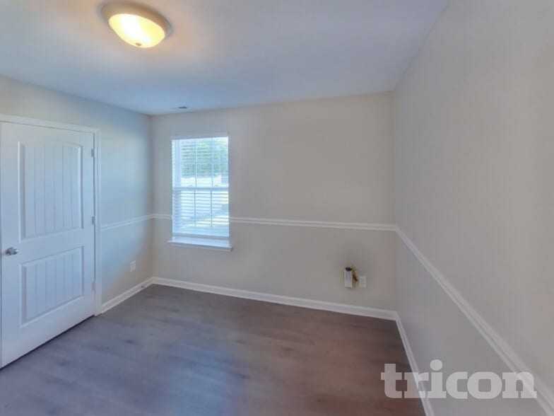 Building Photo - 605 Silverhill Dr