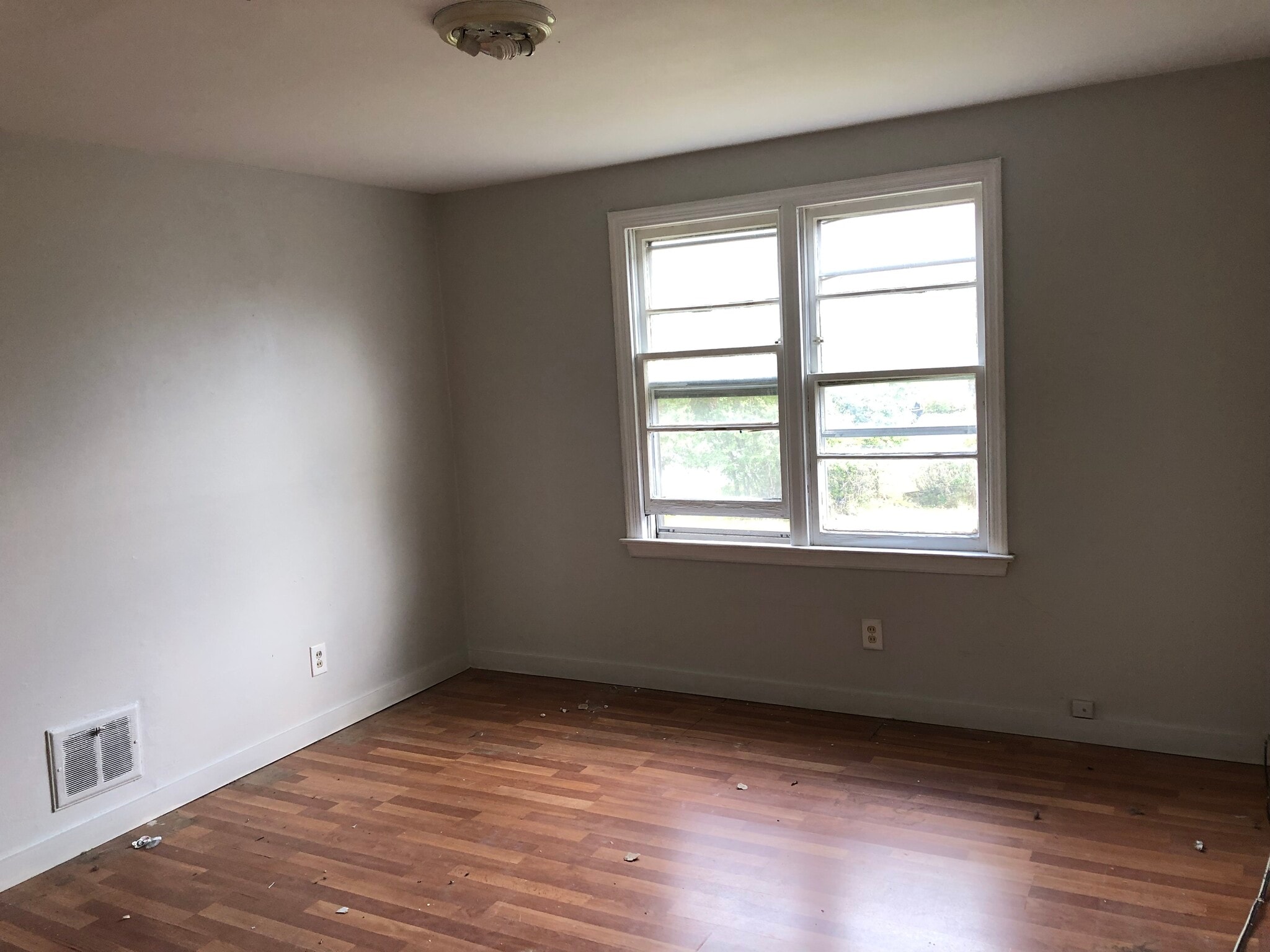 Building Photo - 211 Shoshone St