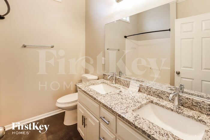 Building Photo - 2300 SW Stone Bridge Ct