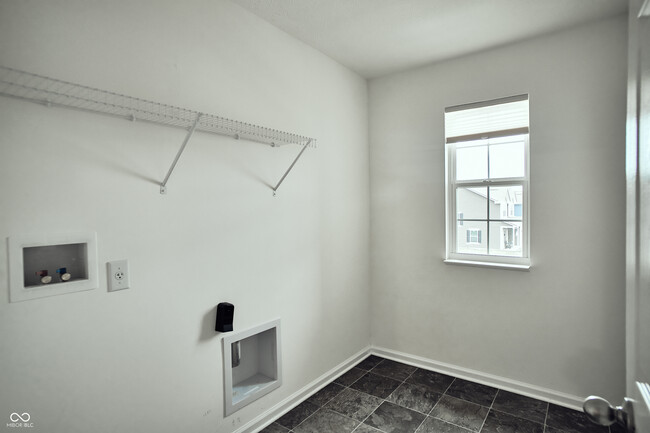 Building Photo - 681 N Crystal Dr
