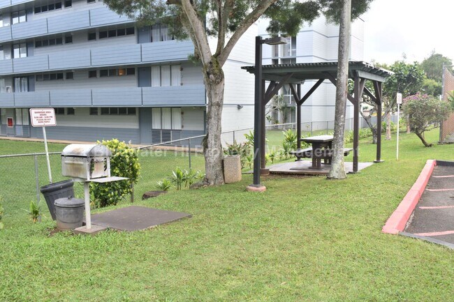 Building Photo - Upgraded 2/1/1 Hale Anaole Apts (Kaneohe) w/ utl. incl.