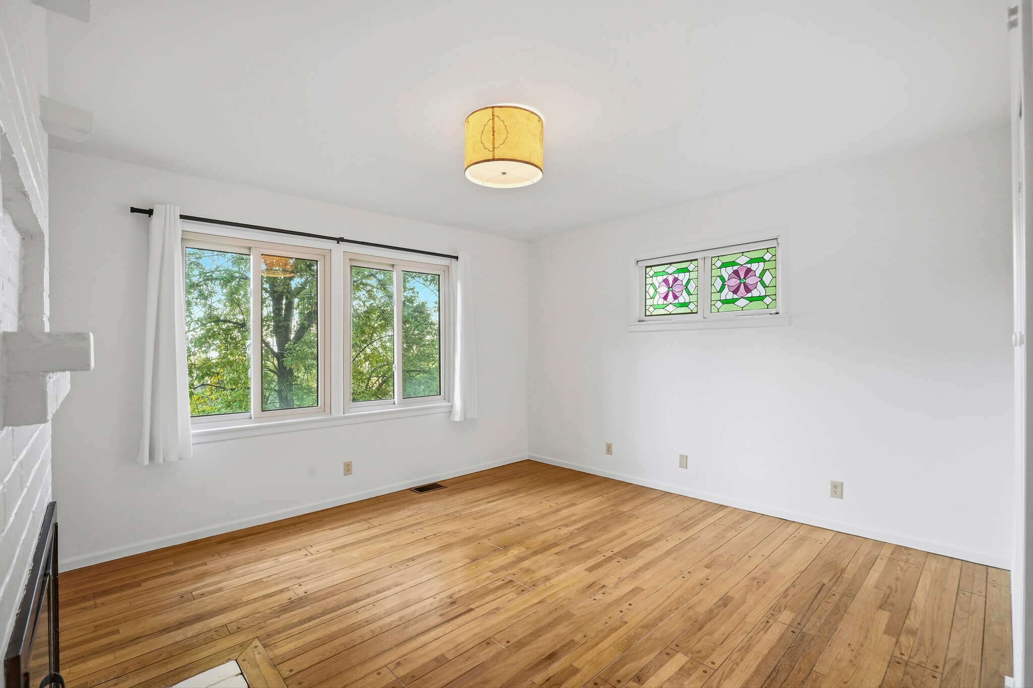 Primary View Stain Glass Window - 15135 Encanto Dr