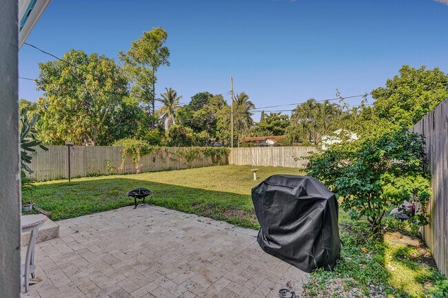 Building Photo - 1417 N Andrews Ave