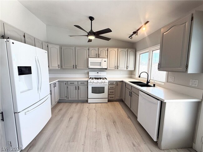 Building Photo - 325 Greenfield Ln